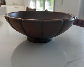 Cuenco tallado en madera de nogal MCM.