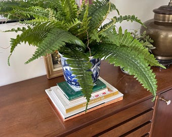 Chinoiserie style porcelain planter in blue and white