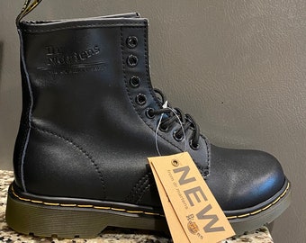 dr martens 1431