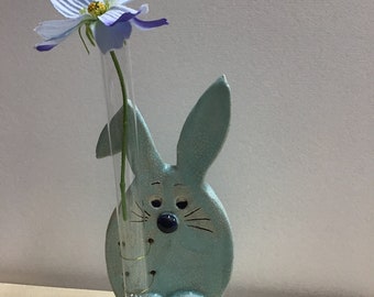 Bunny with vase 16 cm light blue