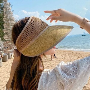 Wide Brim Bucket Hat Women Summer Sun Protection Cap Visor Foldable Hat Safari Outdoor Straw Bucket Rattan Ribbon Lace Fashionable Wicker