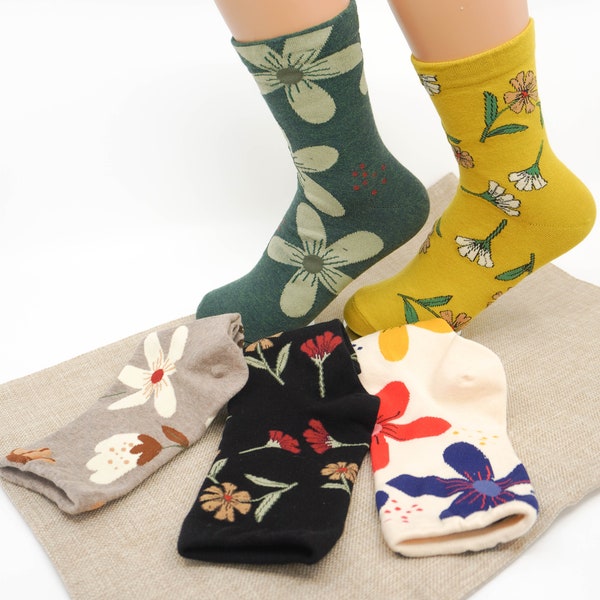 Chaussettes fleuries en coton pour femme | Chaussettes à grandes fleurs | Chaussettes à motifs pour femmes| Chaussettes tricotées | Chaussettes décontractées en coton | Étiquette personnalisée