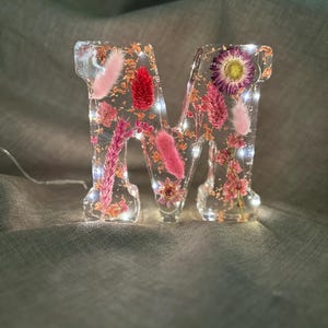 Große Leuchtharz Blume Buchstabe Name M Custom Handgemacht auf Bestellung Geburtstag Muttertag Tochter Weihnachten Taufe Geschenk Home Decor