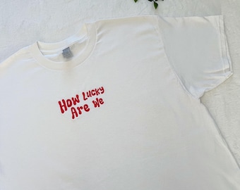 Camiseta bordada How Lucky Are We / Camiseta unisex / Manga corta / Camiseta 100 % algodón / Mujer / Hombre / Cuello redondo / Personalizada