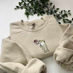 Flower Frog Sweatshirt | Unisex Sweatshirt | Long Sleeve | Pullover | Jumper | Women&#39;s | Men&#39;s | Crewneck | Personalised | Customised