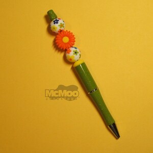 Orange Floral Pen.  Beaded Pen.  Flower Theme.  Gift for Her.