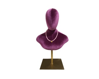 Support buste pour mannequin femme en velours violet réglable avec base dorée et rose pour la tête