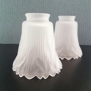 Pantalla colgante de vidrio esmerilado luminoso, acanalada con patrón de hojas, montaje de 2,25", Minka-Aire, pantalla de aplique, pantalla de cuello de cisne, pantalla para ventilador de techo