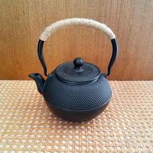 Beautiful Cast Iron Teakettle with Jute Handle and Strainer, Japanese Iron Teapot, Embossed Cast Iron Teapot