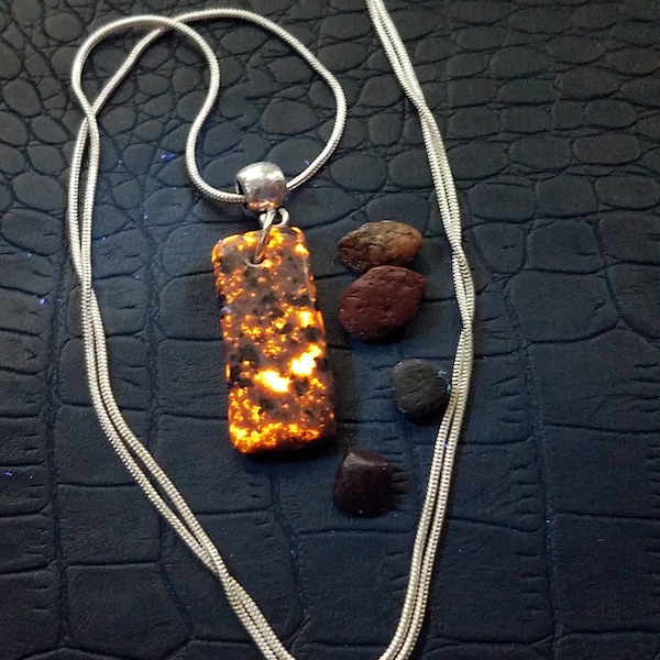 Firestone Yooperstone Necklace,  Fluorescent Sodalite.  FREE 365nm UV Viewing Light!!!