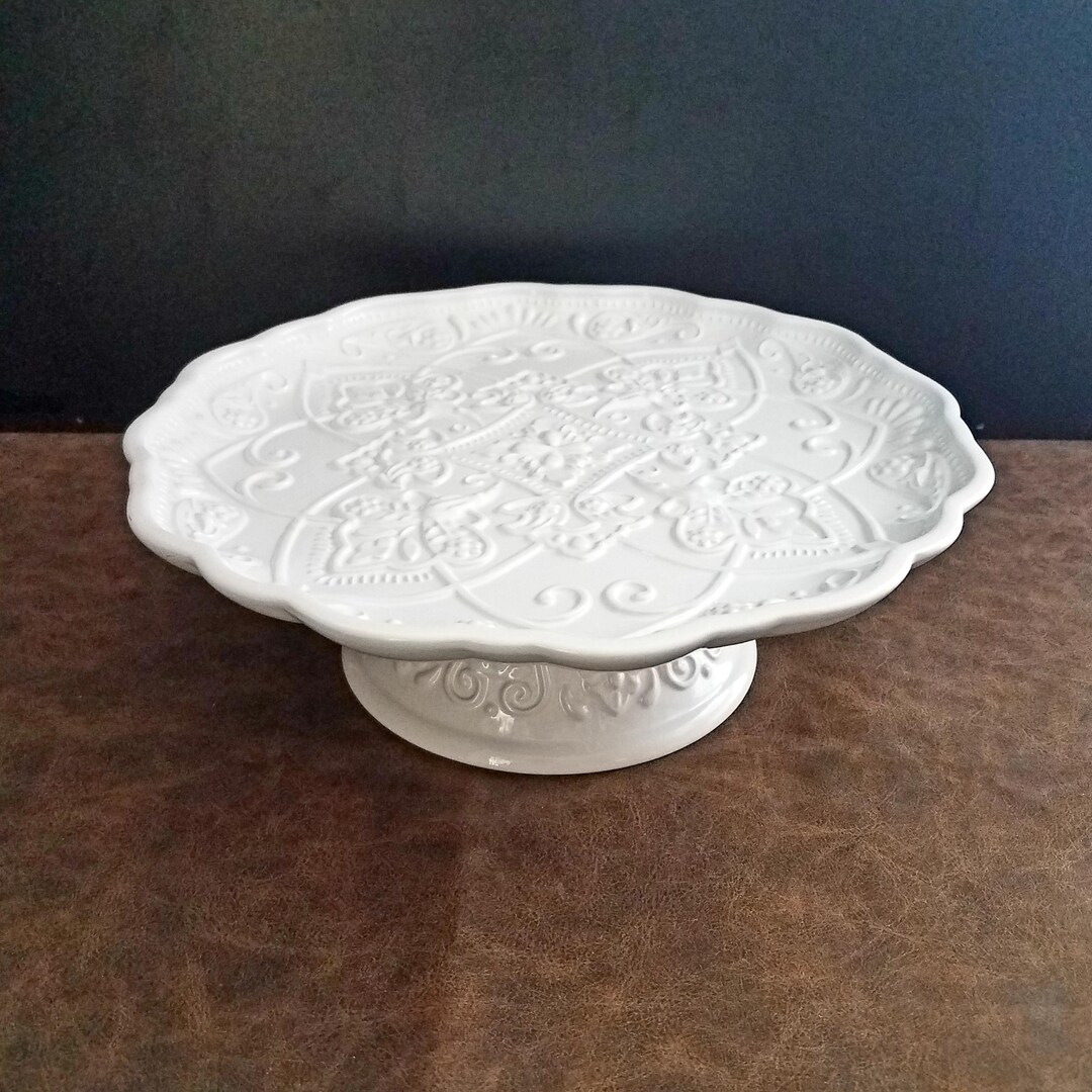 Encanto Amelia Pedestal Cake Plate