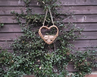 Handmade Willow Heart Bird Feeder: Fat Ball Holder