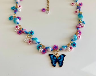 Collana girocollo con farfalle e perline: ciondolo smaltato, collana cottagecore fairycore