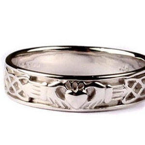 Claddagh Ladies Silver Ring