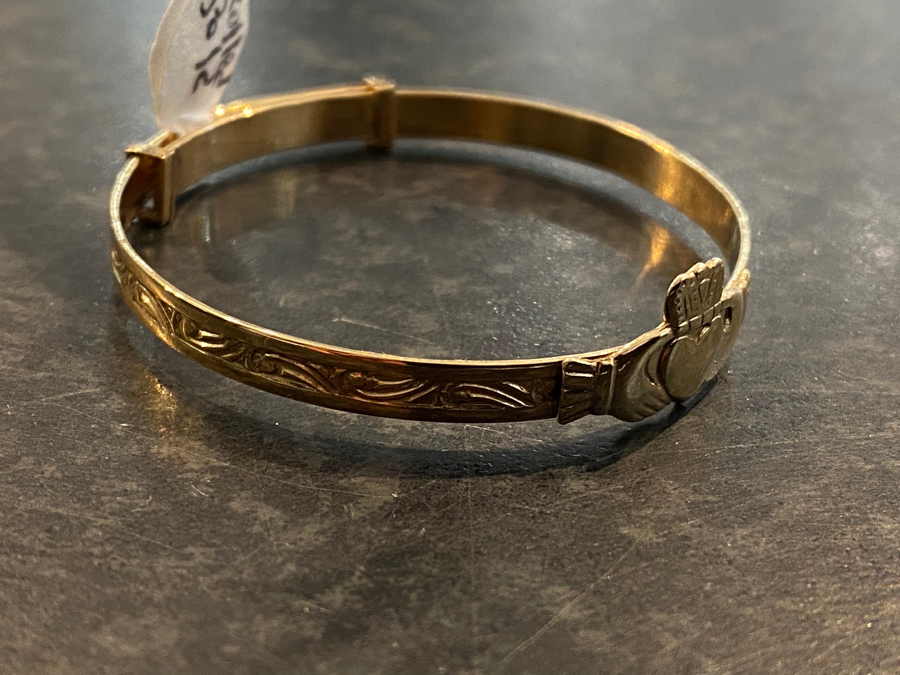 9ct gold hotsell claddagh bangle