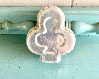 Vintage | Small Shamrock Tin