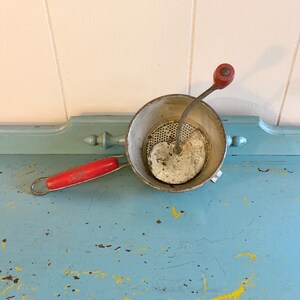 Vintage | Metal Kitchen Grater
