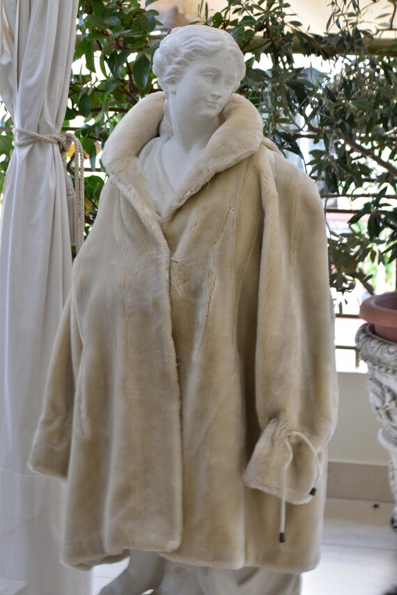 Vintage Ivory White Faux Fur Jacket. Women White … - image 2