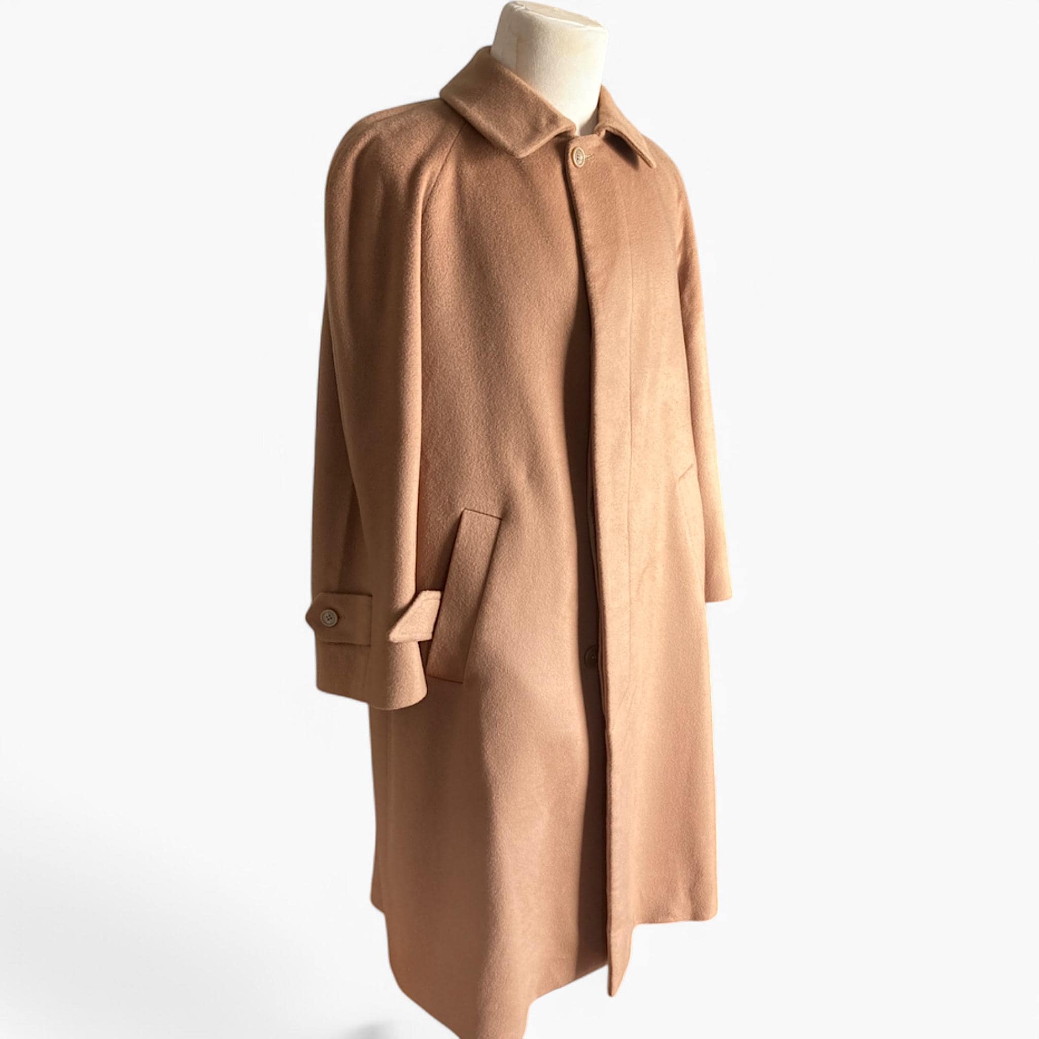 100% Colombo Borgosesia Cashmere Coat. Vintage Belted Camel