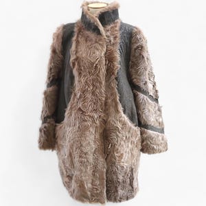 Women&#39;s Natural Fur Coat. Vintage Lamb Leather Coat, 1940s 1950s Swing Brown Fur. Sheep Fur Winter Coats Sheepskin Jacket Oversized Fur Cape