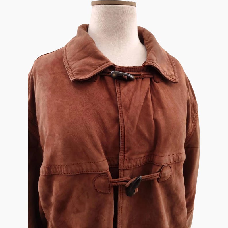 Trenca vintage. Chaqueta de cuero para hombre. Abrigo Montgomery XL para hombre. Ropa de abrigo de los 90. Abrigo de ante con botones de palanca. Un regalo para él. imagen 2