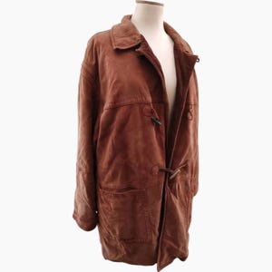 Trenca vintage. Chaqueta de cuero para hombre. Abrigo Montgomery XL para hombre. Ropa de abrigo de los 90. Abrigo de ante con botones de palanca. Un regalo para él. imagen 4