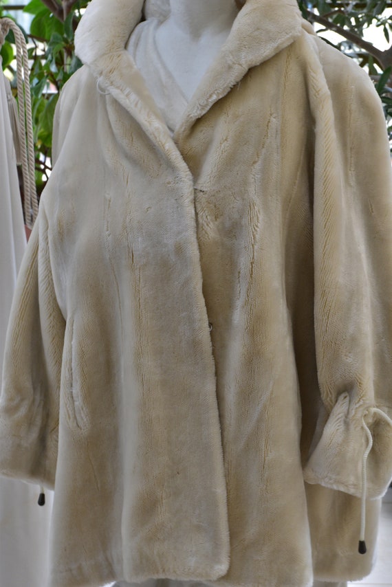 Vintage Ivory White Faux Fur Jacket. Women White … - image 6