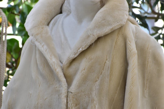 Vintage Ivory White Faux Fur Jacket. Women White … - image 4