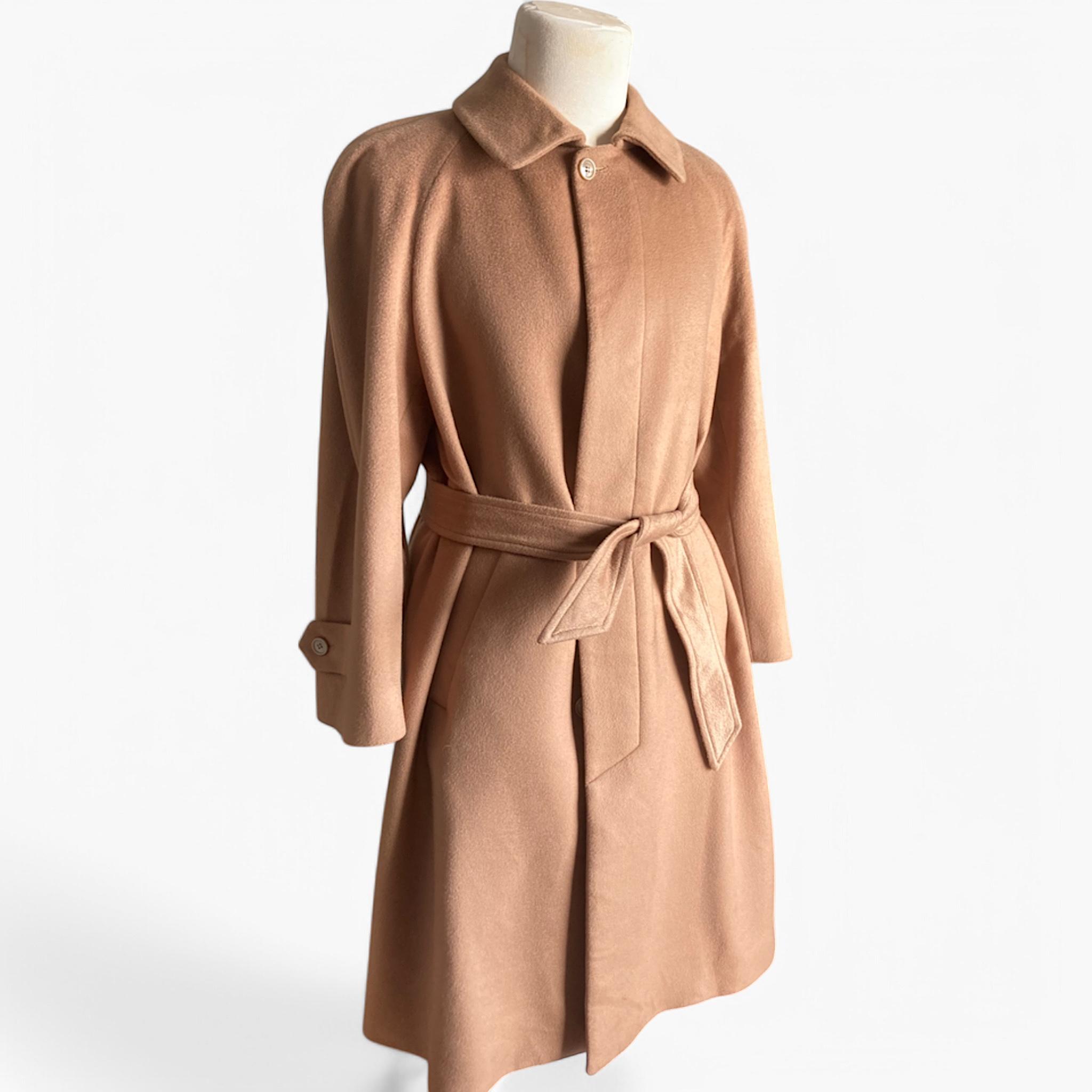 100% Colombo Borgosesia Cashmere Coat. Vintage Belted Camel