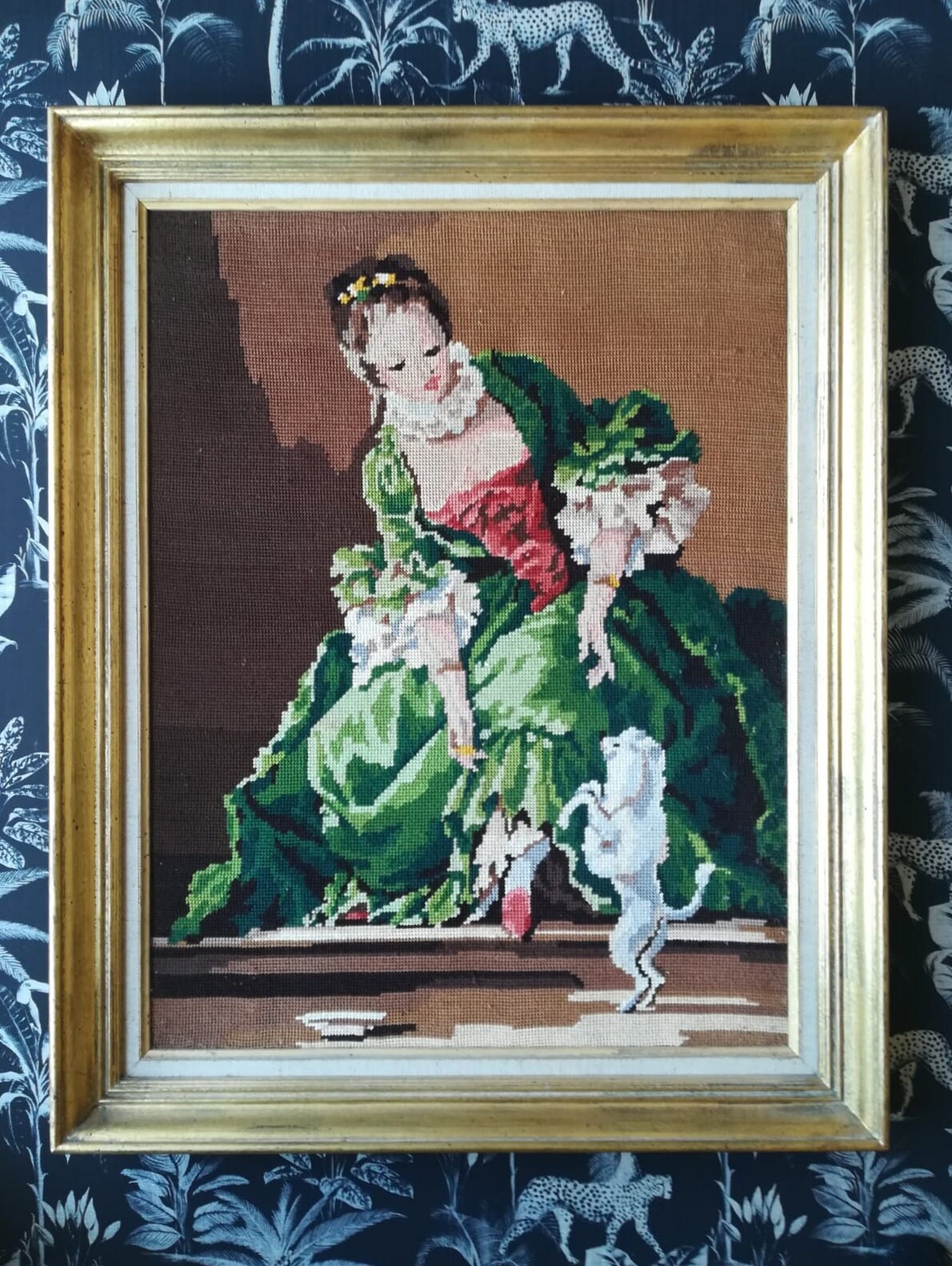 Vintage Français Dame Encadrée d'art de Fibre avec Le Chien Des Années 60