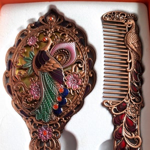 Miroir de maquillage, petit style vintage portable, ensemble miroir et peigne faits main, motif paon, sac à main sculpté à la main, sac à main et miroir de poche Magenta Peacock