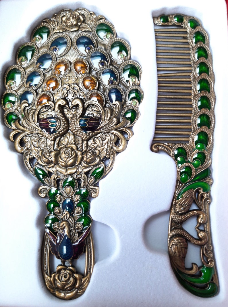 Miroir de maquillage, petit style vintage portable, ensemble miroir et peigne faits main, motif paon, sac à main sculpté à la main, sac à main et miroir de poche 2 Rustick Peacock