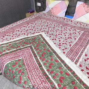 Edredones suaves Jaipuri de algodón indio tamaño Queen con estampado floral hecho a mano para decoración del hogar Dohar