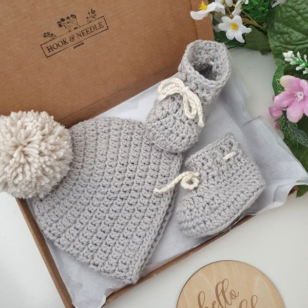 Cotton crochet baby hat and booties set, 0-6 months baby clothes, Baby shower gift, Pregnancy announcement, Baby reveal, New mother gift s