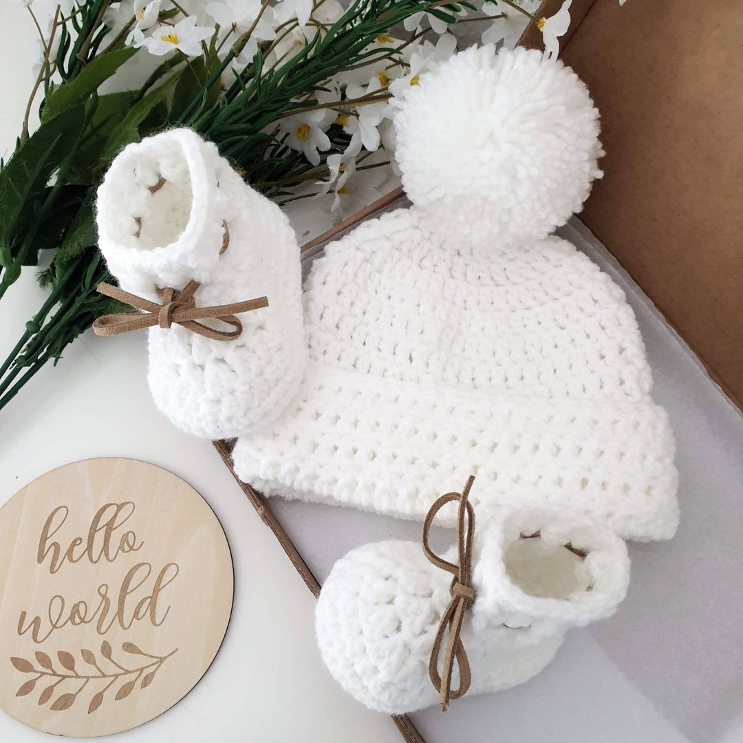 White Baby Hat and Booties, Newborn Baby Booties, Pregnancy Reveal ...