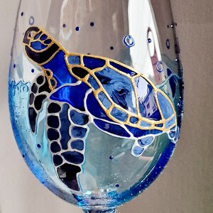 Hand-Painted Sea Turtle Wine Glass: Nautical Beach Decor.