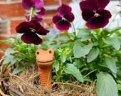 Willy Worm Water Sensor Extra SmilingβMini | Lets You Know When Plants Need Watering | Fun & Practical Gift for Gardeners | Terracotta 10cm