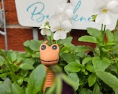 Willy Worm Water Sensor Super Smiling–Large | Lets You Know When Plants Need Watering | Fun Novelty Gift for Gardeners | Terracotta 16cm