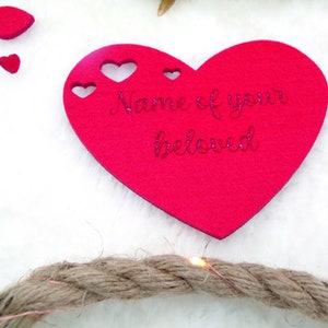 Conjunto de 4 posavasos personalizados de fieltro rojo, Día de San Valentín, nombre grabado, regalos en forma de corazón, almohadillas de copa de amor con el nombre de su amado