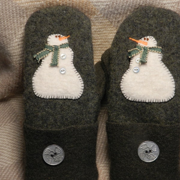 Petites mitaines en laine bonhomme de neige, petites mitaines pour pull chaud, main de femme