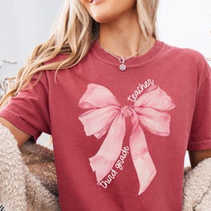 Comfort Colors® 3 年生教師用シャツ、3 年生教師用シャツ、3 年生 T シャツ、3 年生 T シャツ、小学校、教師用シャツ