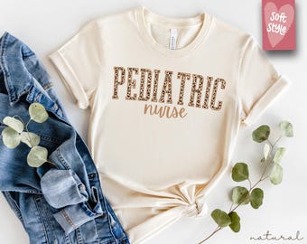 Maglietta pediatrica Comfort Colors®, maglietta pediatrica con fiori, maglietta pediatrica, maglietta infermiera pediatrica, maglietta carina infermiera, regalo infermiera pediatrica, maglietta infermiera