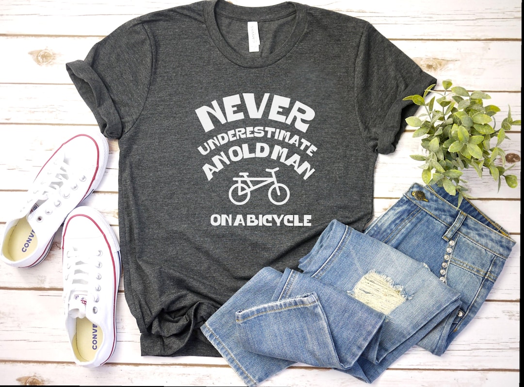 T shirt onderschat outlet nooit een oude man