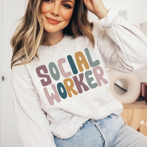 Retro Social Worker, Social Worker Student Graduation, New Future Healthcare Social Worker Gift, LSW, MSW, Unisex Girocollo Felpa