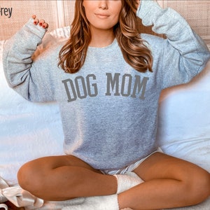 Retro Dog Mom Sweatshirt, Dog Mom Sweatshirt, Dog Mom Gift, Dog Mom Sweatshirt, Dog Mom shirt, Dog Mom Tee, Dog Mom Shirt for Women, Unisex
