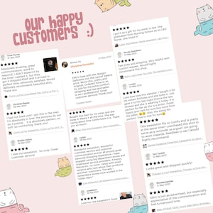 Peut inclure: Image de commentaires clients avec un fond rose et des illustrations de dessins anim&eacute;s. Le texte comprend des phrases telles que "nos clients heureux" et divers t&eacute;moignages de clients avec des &eacute;valuations par &eacute;toiles. Les produits mentionn&eacute;s incluent des sweat-shirts et des t-shirts.