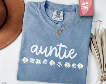 Comfort Colors® Cute Auntie Shirt, Aunt Shirt, Auntie Shirt, New Aunt Gift, Pregnancy Announcement, Gift for Aunt, Pregnancy Reveal to Aunt