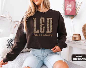 Sudadera de leopardo para la unidad de parto y alumbramiento, suéter para enfermeras obstétricas y neonatales, cuello redondo para enfermeras de parto y alumbramiento, regalo para madres, enfermeras de bebés graduadas y enfermeras de guardería.