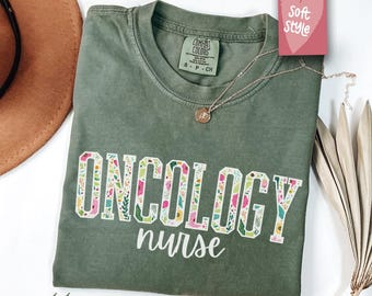 Camiseta de enfermeira oncológica, camiseta floral de enfermeira oncológica, camiseta de enfermeira oncológica, gola redonda de enfermeira oncológica, presente de formatura da ONC, camiseta de enfermeira oncológica