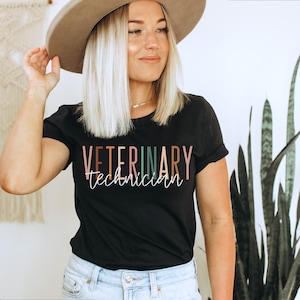 Camicia da tecnico veterinario per le donne - Regalo veterinario carino per il nuovo regalo per l&#39;amante degli animali veterinari per la sua camicia Vet Tech per lei - Regalo di compleanno per il veterinario